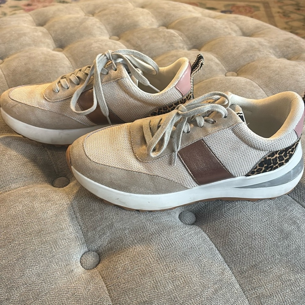 Shu shop pink and leopard sneaker size 10 used but still in great condition